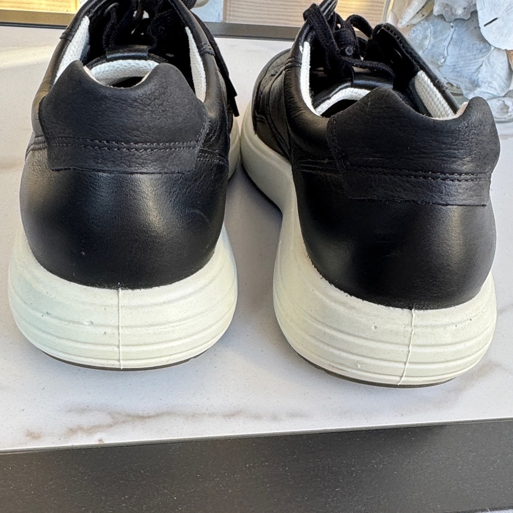 ECCO Ladies Black Sneakers - Picture 3 of 8